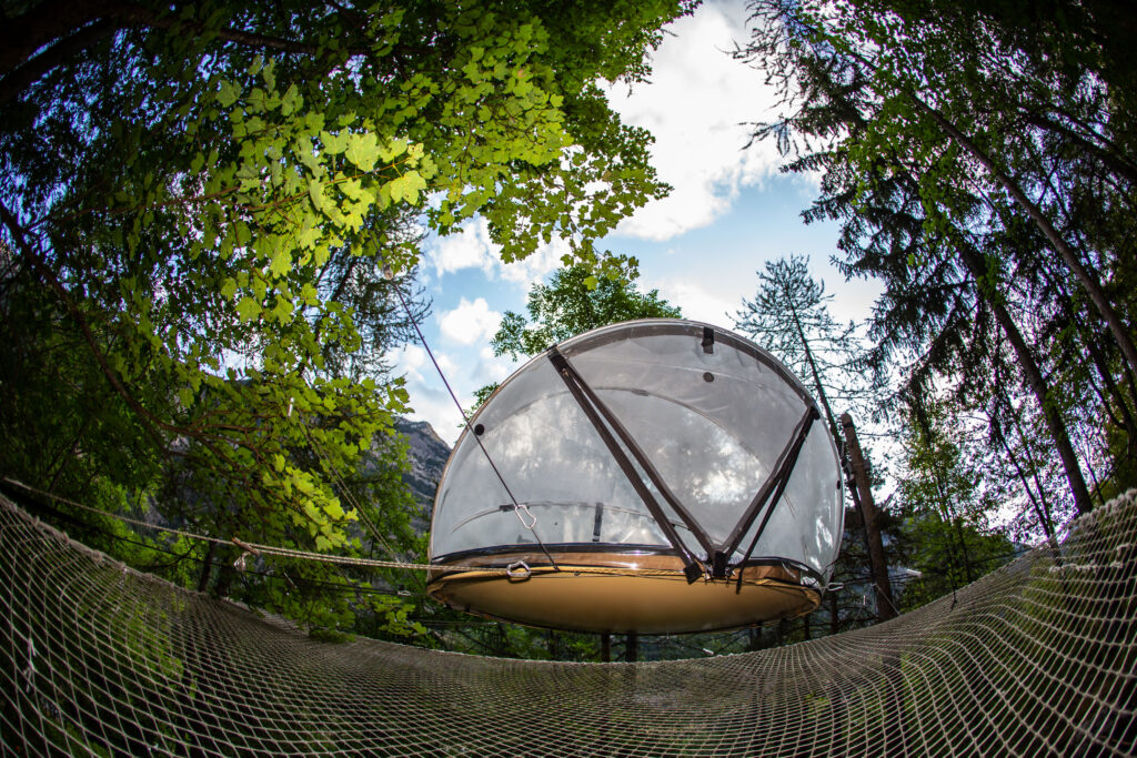 Pour un weekend à Barcelonnette pensez au bulle dans les arbres.